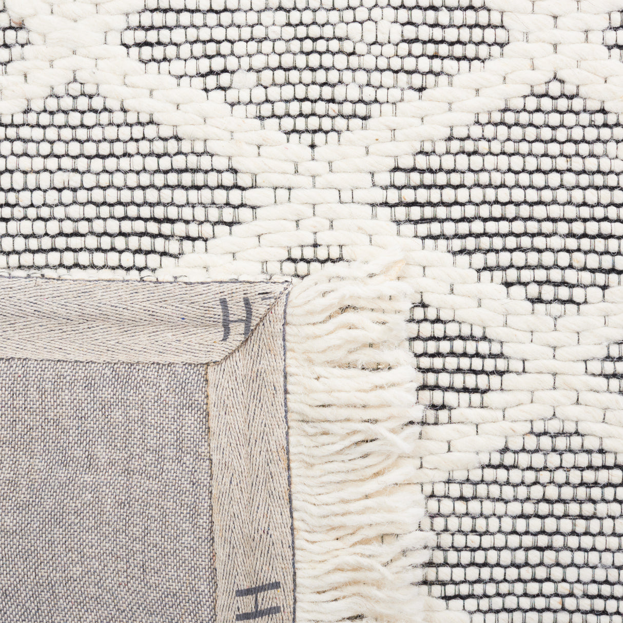 Safavieh Marbella Mrb204A Ivory/Black Rug.