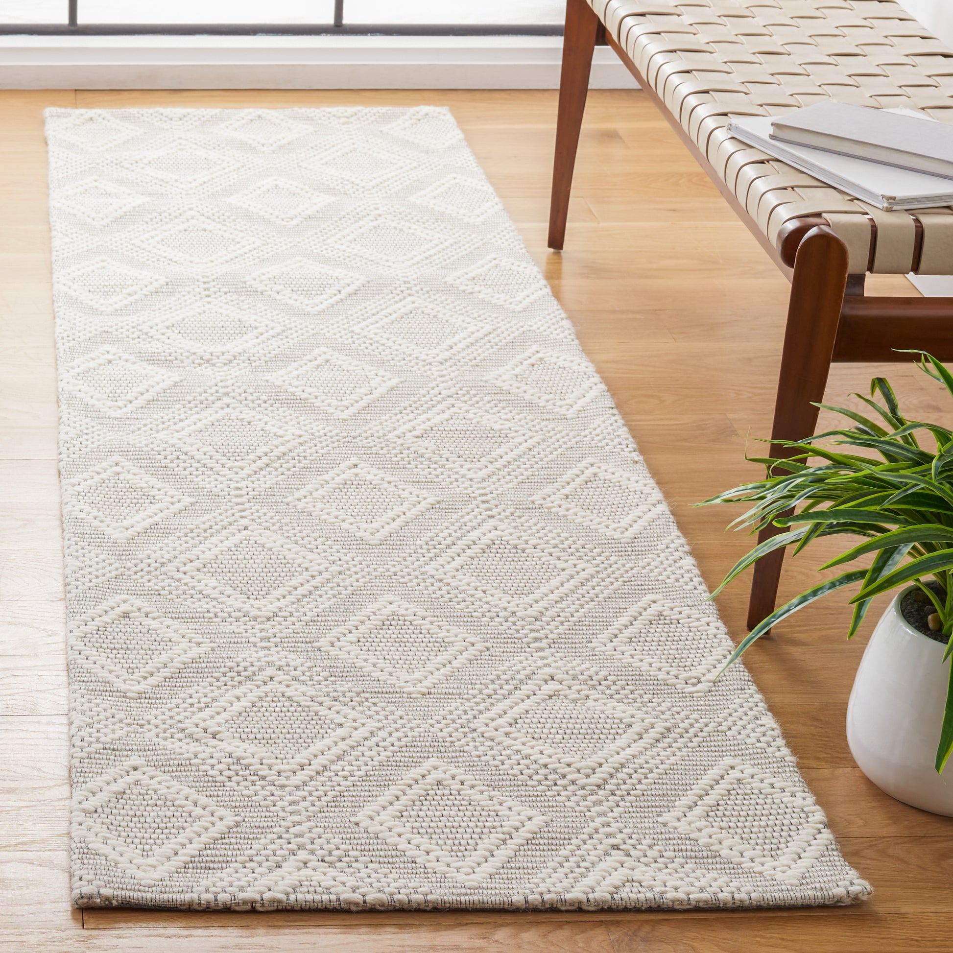 Safavieh Marbella Mrb306A Ivory Area Rug