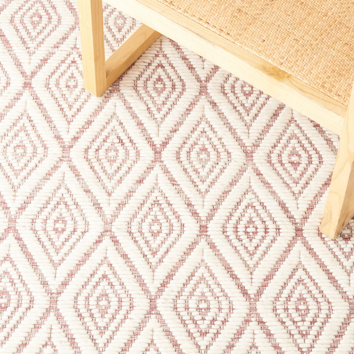 Safavieh Marbella Mrb308U Dark Pink/Ivory Rug.