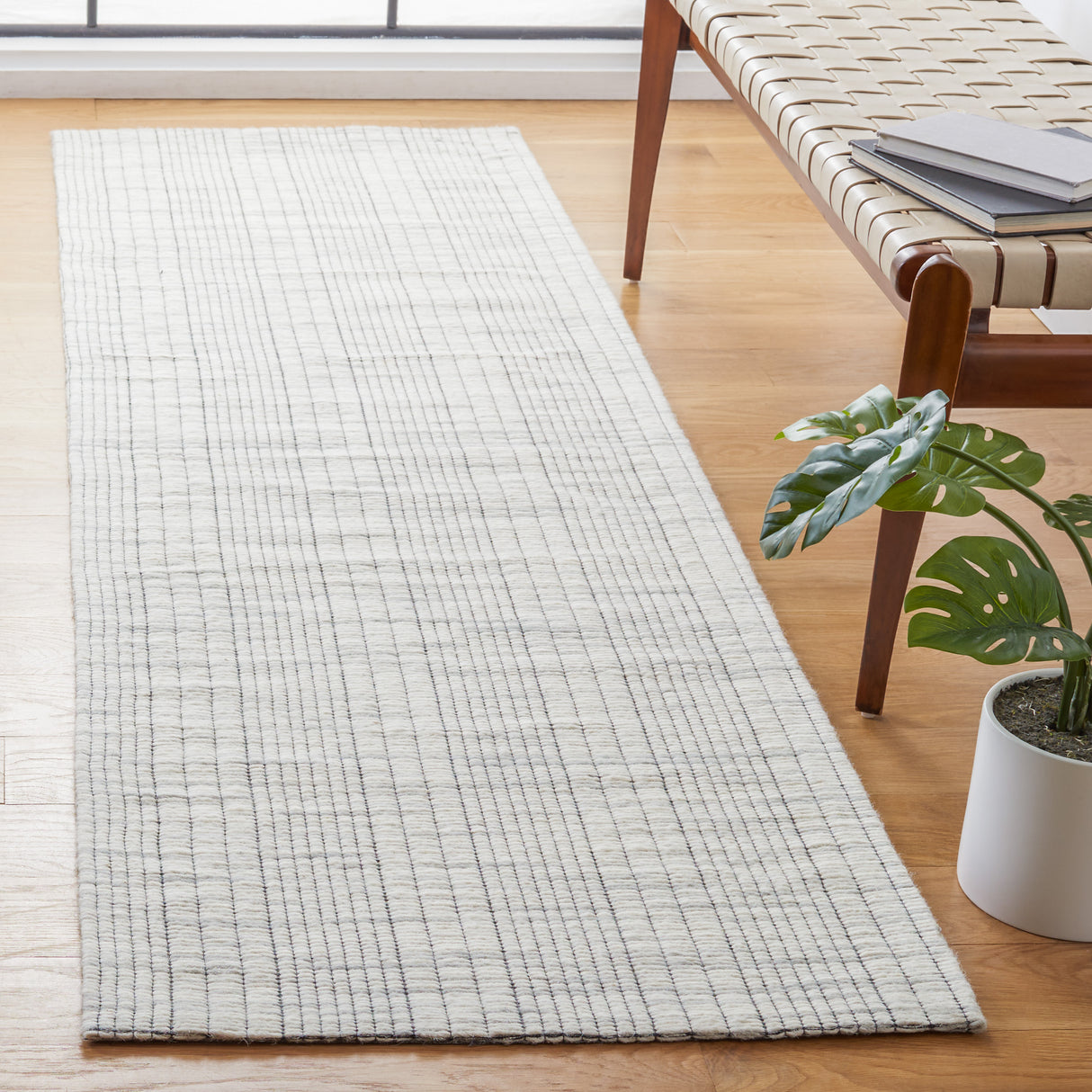 Safavieh Marbella Mrb309F Light Grey/Beige Rug.