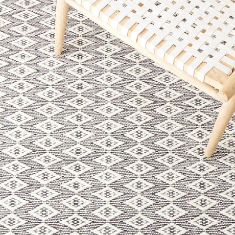 Safavieh Marbella Mrb310A Ivory/Black Rug.