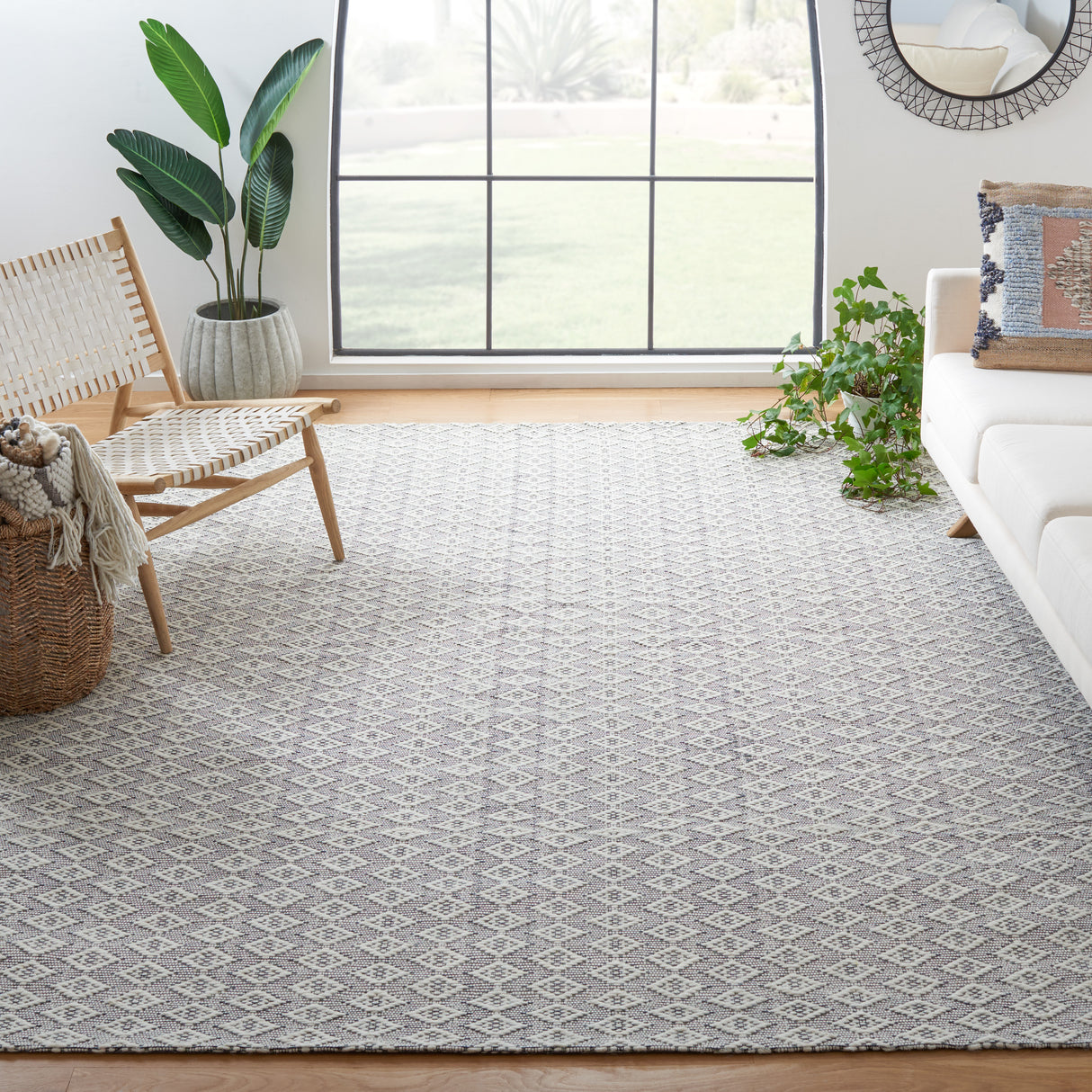 Safavieh Marbella Mrb310A Ivory/Black Rug.