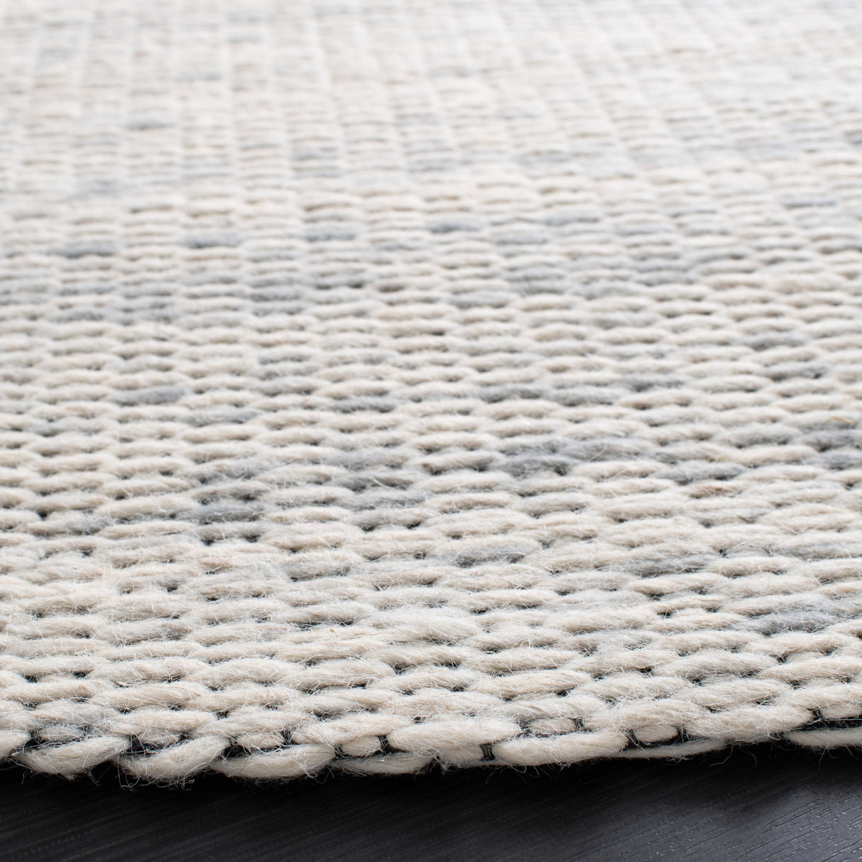 Safavieh Marbella Mrb311G Light Grey Rug.