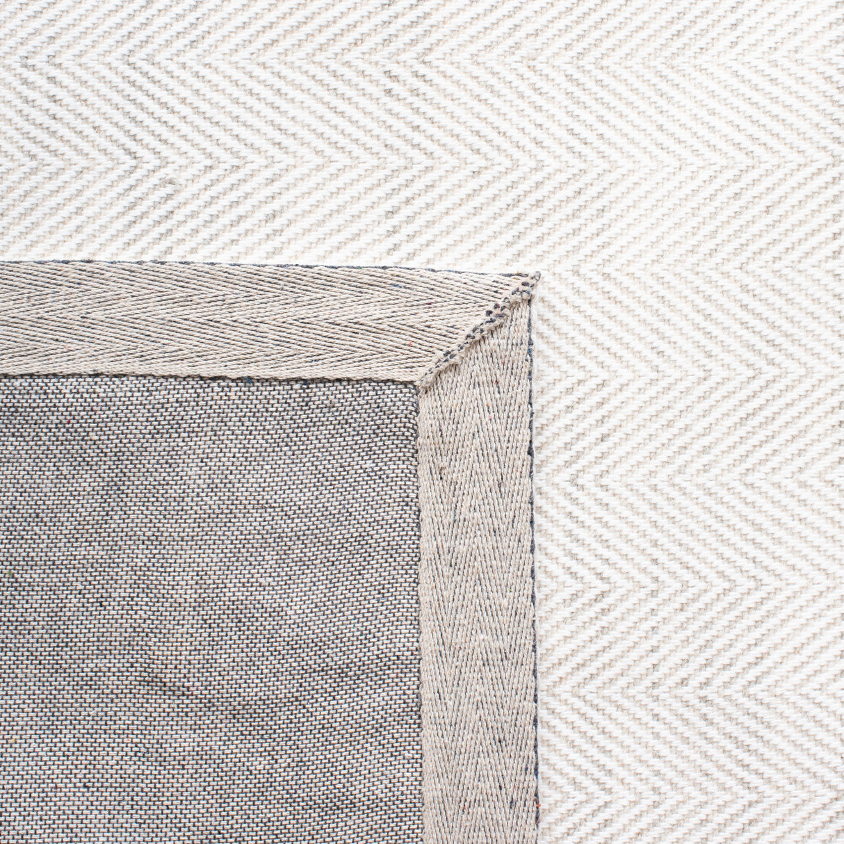 Safavieh Marbella Mrb313G Silver/Ivory Rug.