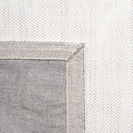 Safavieh Marbella Mrb313G Silver/Ivory Rug.