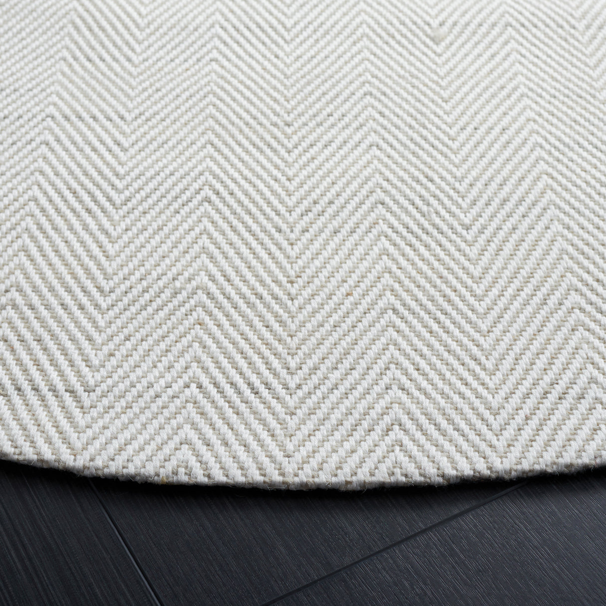 Safavieh Marbella Mrb313G Silver/Ivory Rug.