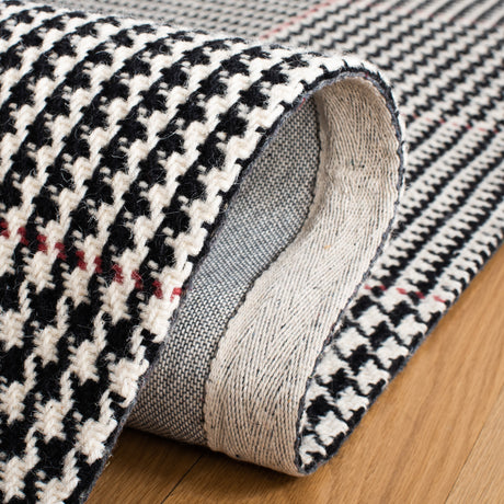 Safavieh Marbella Mrb318Z Black/Ivory Rug.