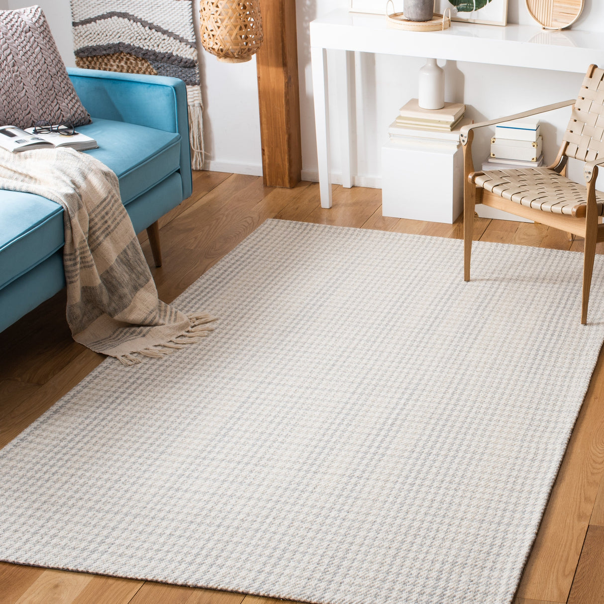 Safavieh Marbella Mrb319G Grey/Ivory Rug.