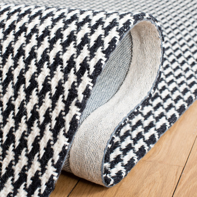 Safavieh Marbella Mrb319Z Black/Ivory Rug.