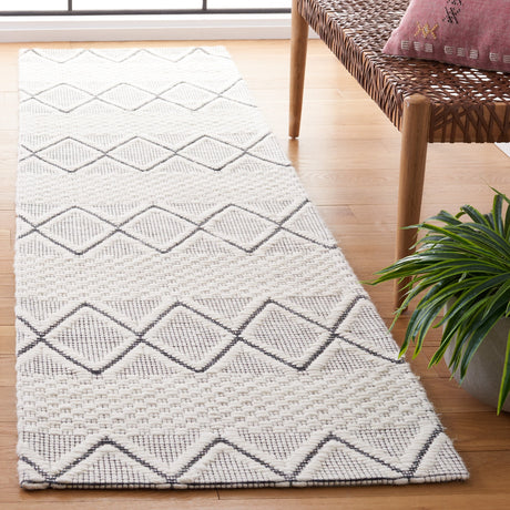 Safavieh Marbella Mrb320A Ivory/Black Rug.
