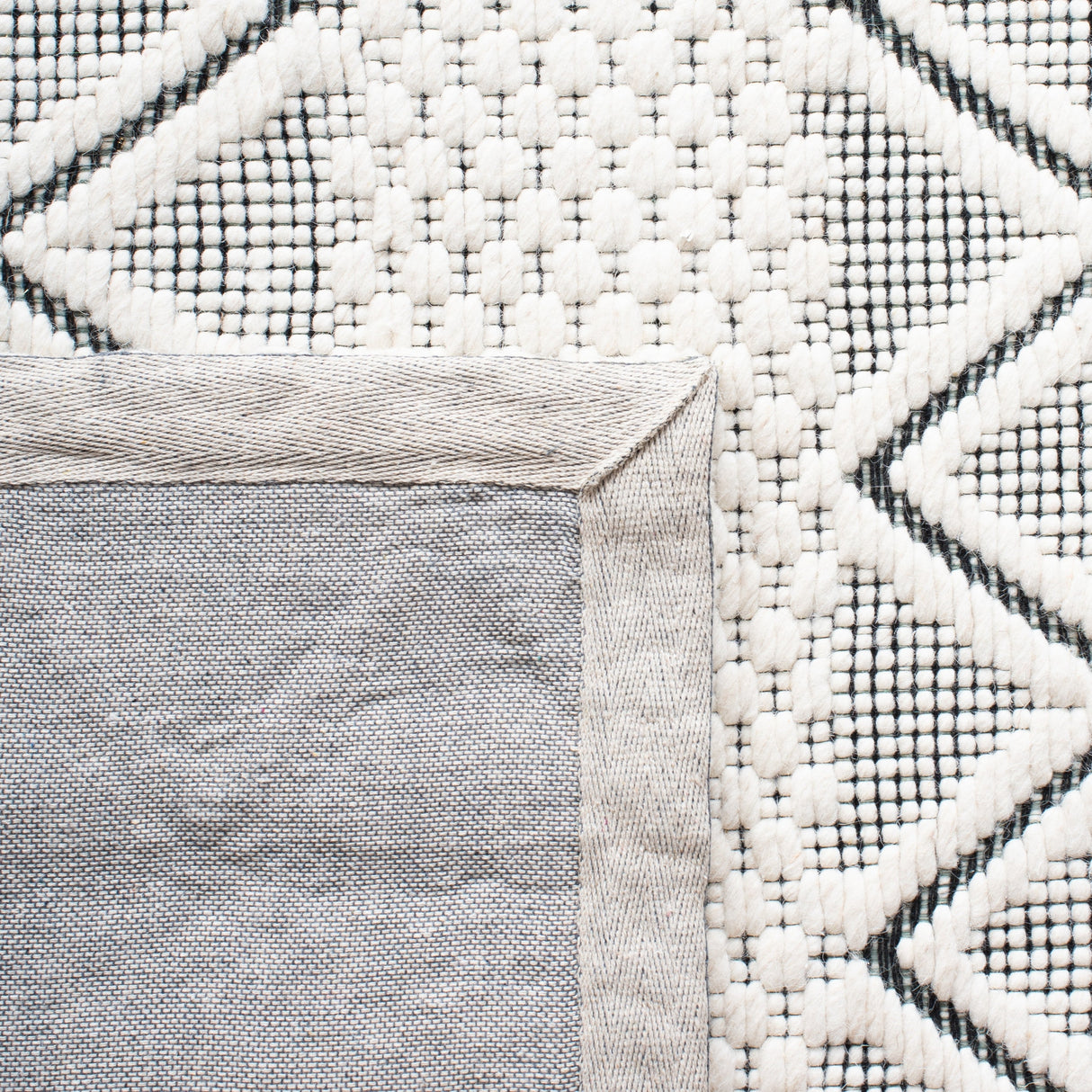 Safavieh Marbella Mrb320A Ivory/Black Rug.
