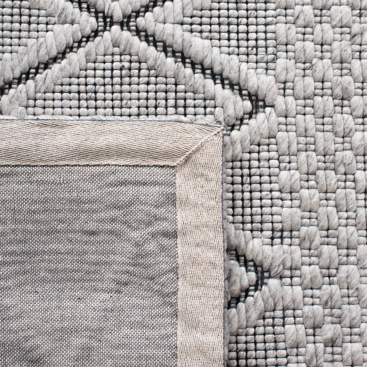 Safavieh Marbella Mrb320F Light Grey/Black Rug.