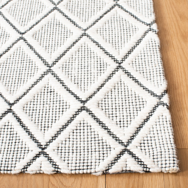 Safavieh Marbella Mrb321A Ivory/Black Rug.