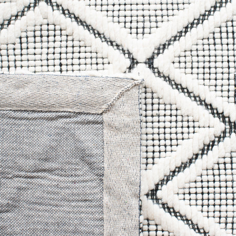 Safavieh Marbella Mrb321A Ivory/Black Rug.