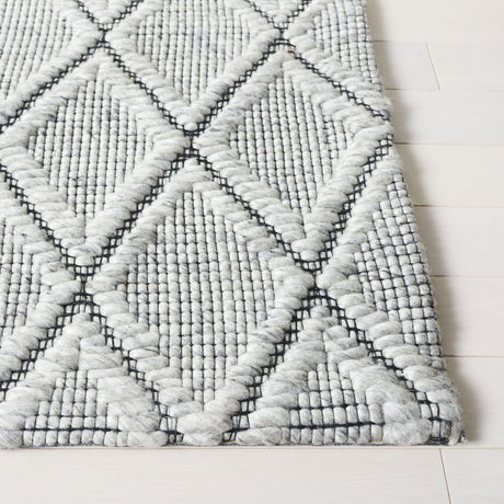 Safavieh Marbella Mrb321F Light Grey/Black Rug.