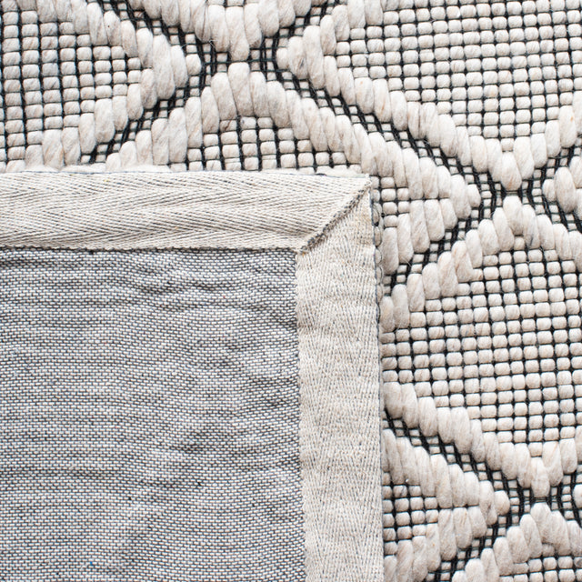 Safavieh Marbella Mrb321G Silver/Black Rug.