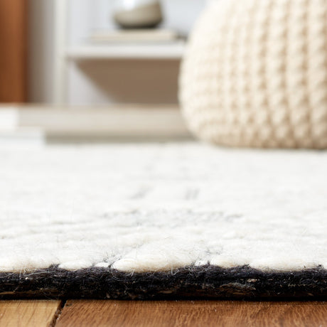 Safavieh Marbella Mrb451A Ivory/Black Rug.