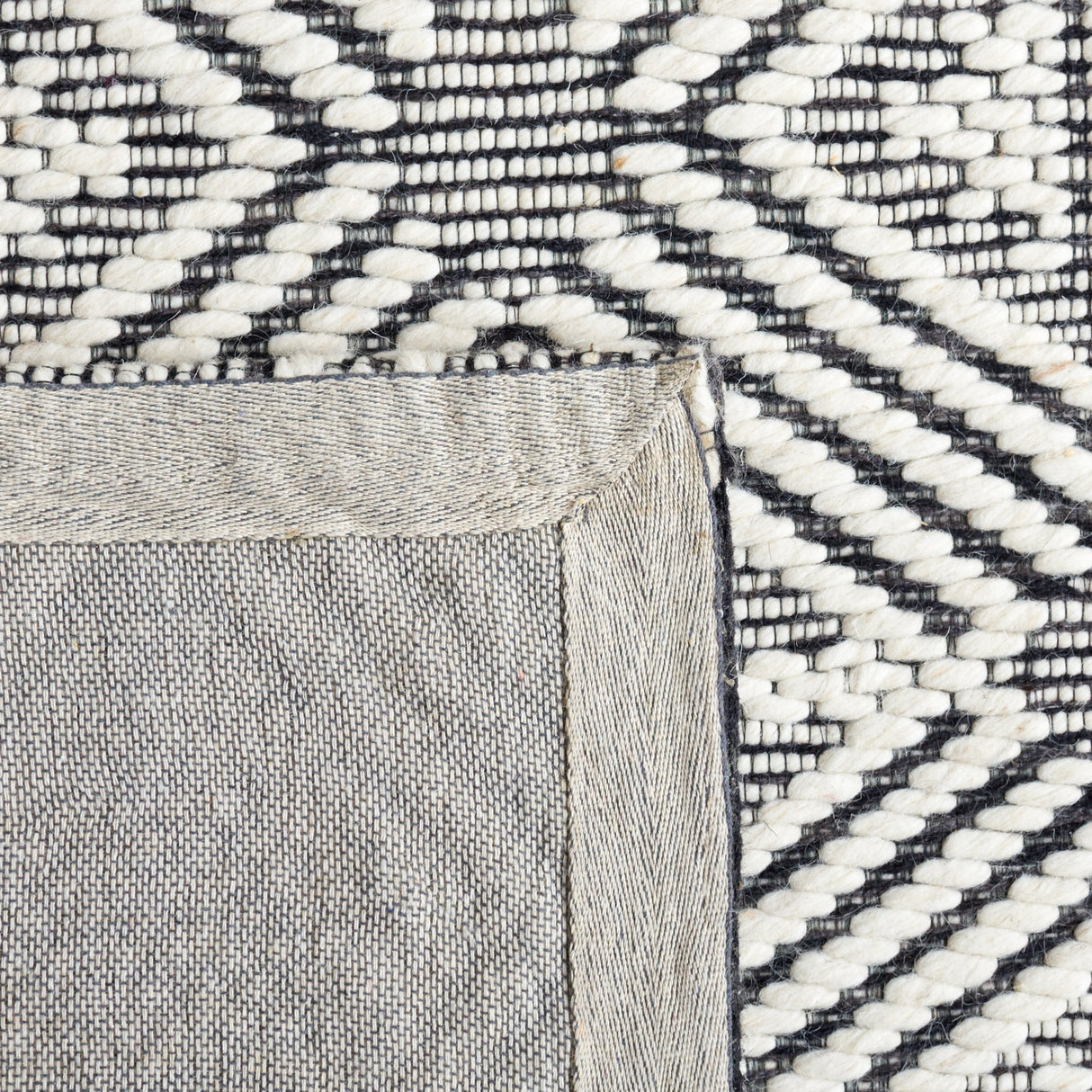 Safavieh Marbella Mrb451A Ivory/Black Rug.