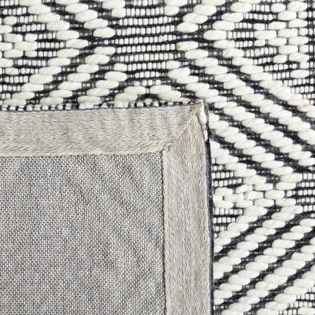 Safavieh Marbella Mrb451A Ivory/Black Rug.