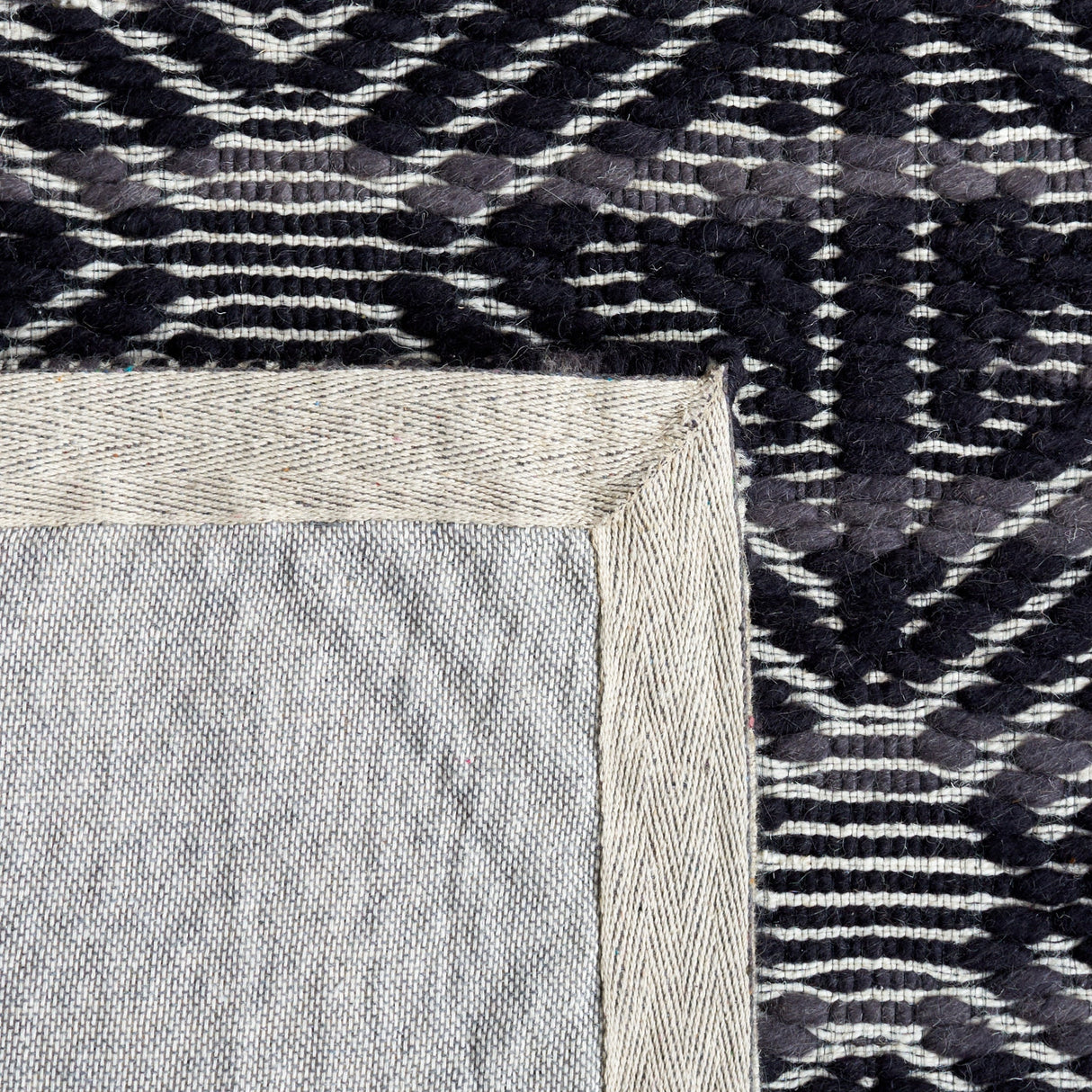 Safavieh Marbella Mrb451Z Black/Ivory Rug.