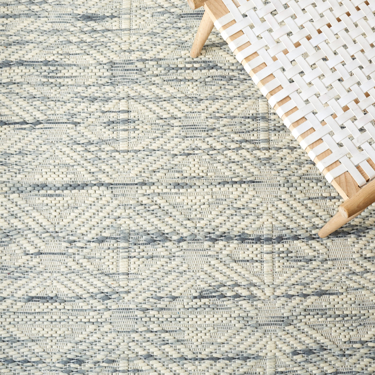 Safavieh Marbella Mrb452F Dark Grey/Beige Rug.