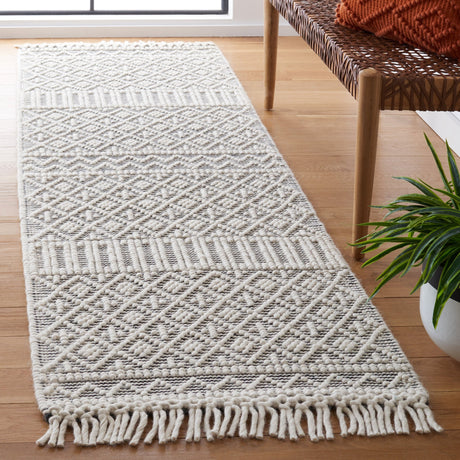 Safavieh Marbella Mrb476A Ivory/Black Rug.