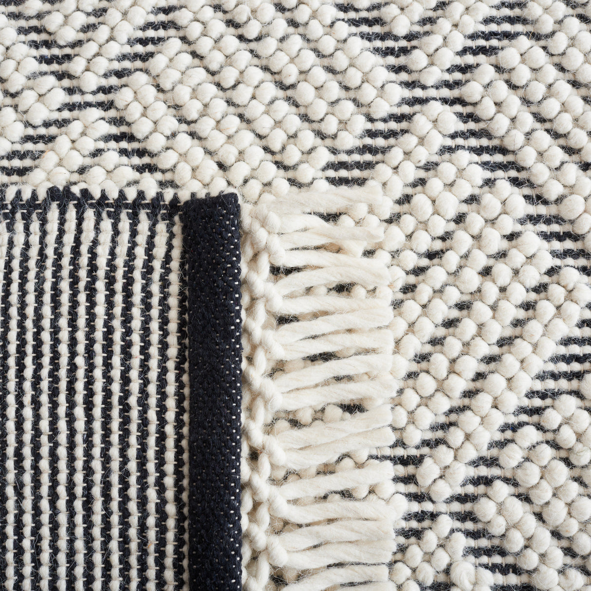 Safavieh Marbella Mrb478A Ivory/Black Rug.