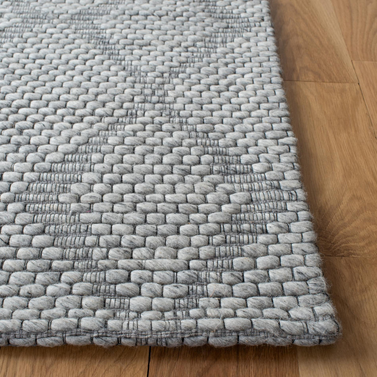 Safavieh Marbella Mrb551G Silver/Grey Rugs.