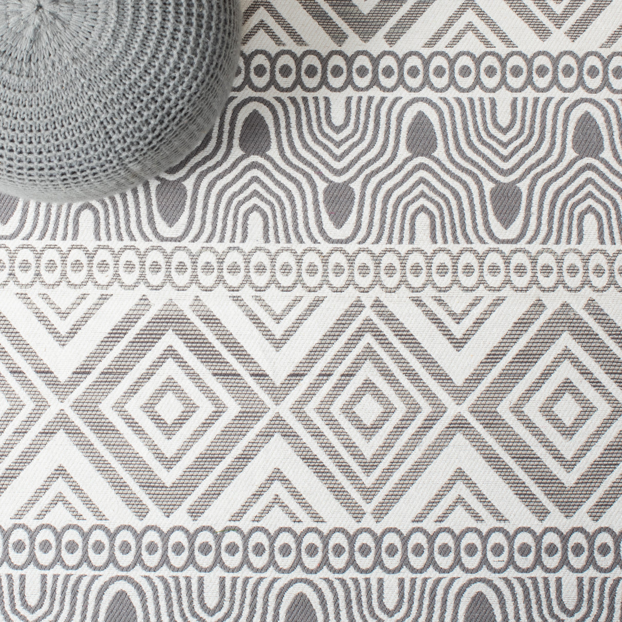 Safavieh Marbella Mrb625F Grey Rugs.
