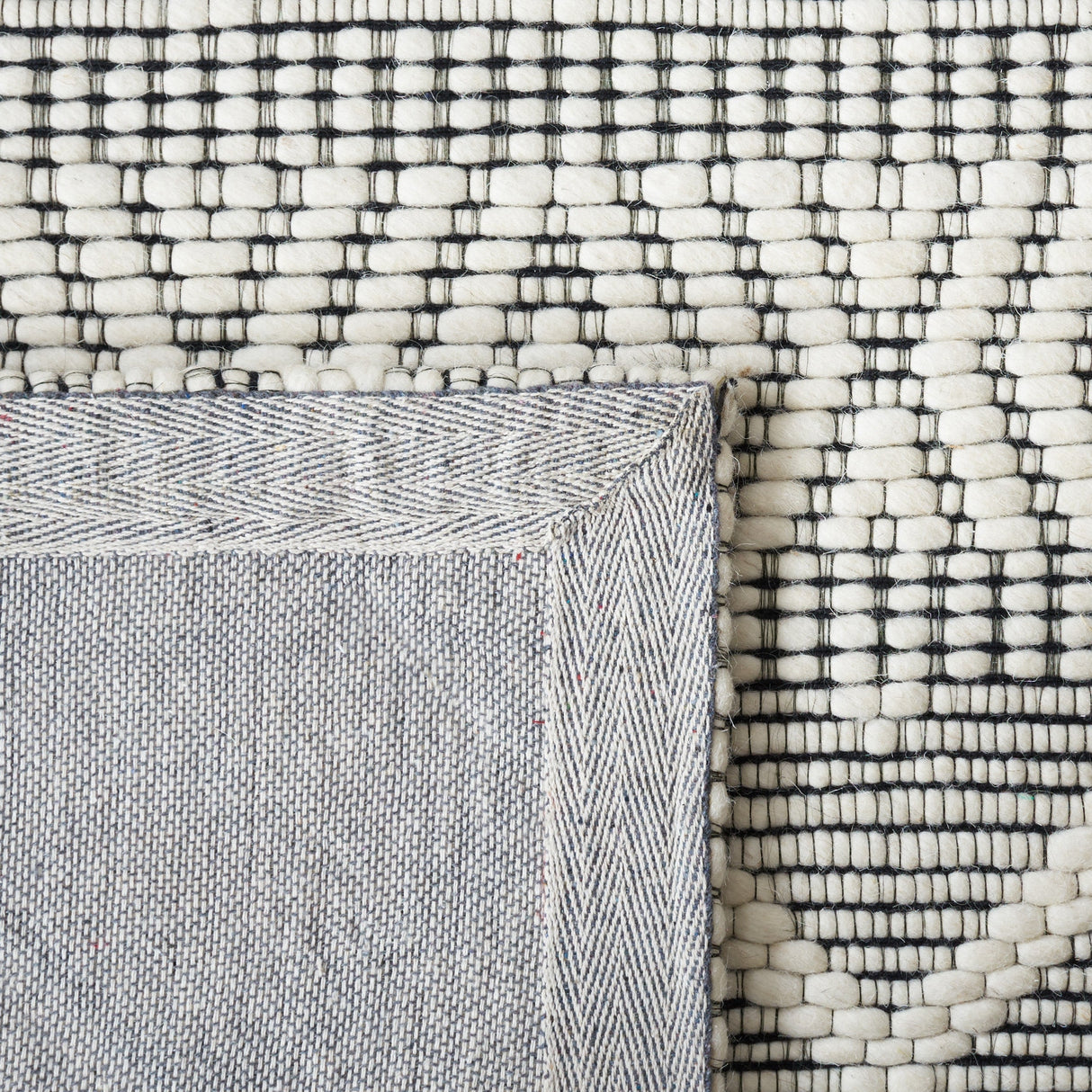Safavieh Marbella Mrb751A Ivory/Black Rug.