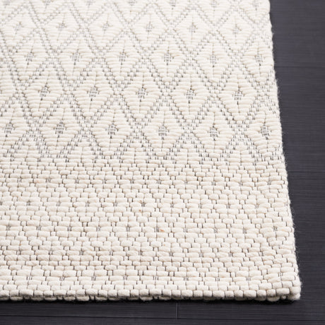 Safavieh Marbella Mrb752A Ivory/Black Rug.