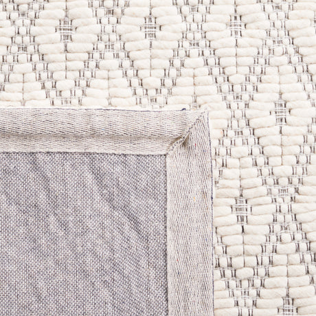 Safavieh Marbella Mrb752A Ivory/Black Rug.