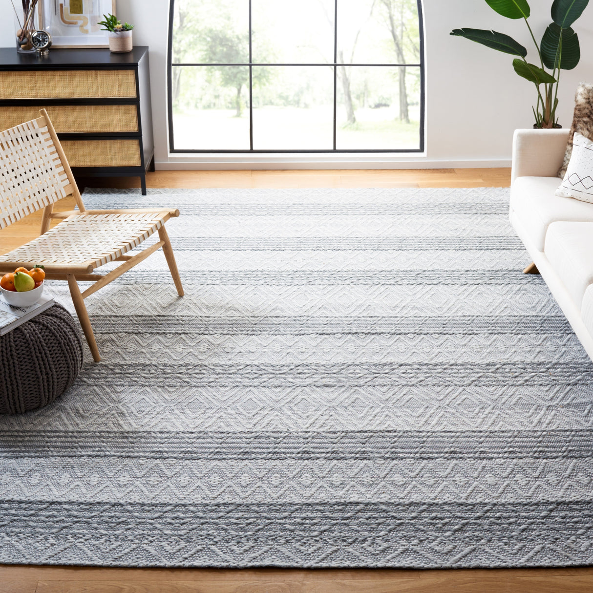 Safavieh Marbella Mrb854F Ivory/Grey Rug.