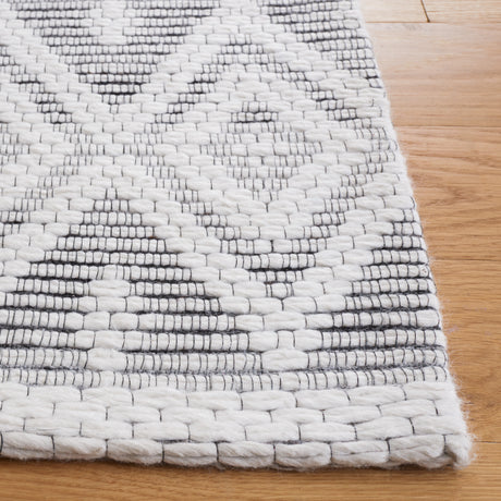 Safavieh Marbella Mrb855Z Ivory/Black Rug.