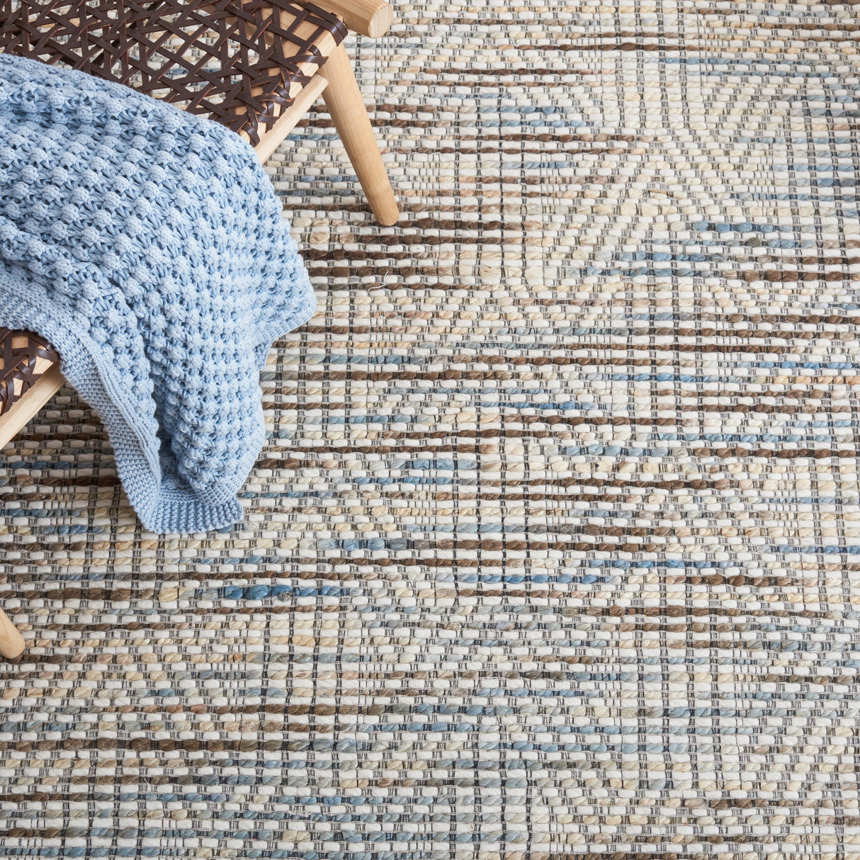 Safavieh Marbella Mrb906M Blue/Ivory Rug.