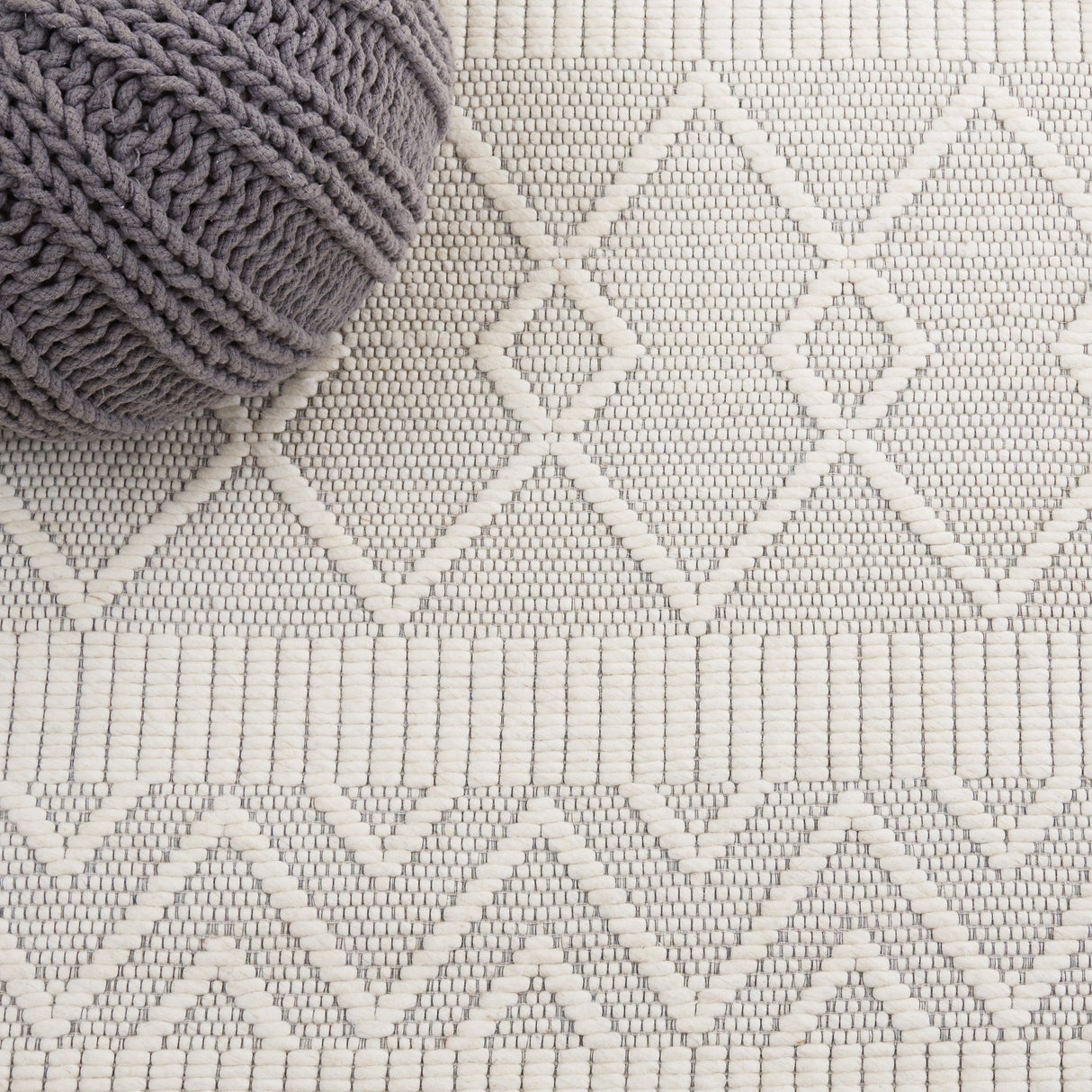 Safavieh Marbella Mrb908A Ivory/Beige Rug.