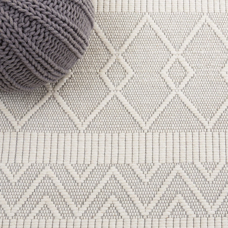 Safavieh Marbella Mrb908A Ivory/Beige Rug.