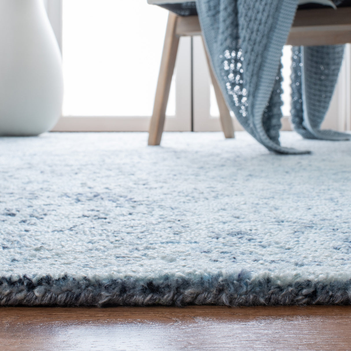 Safavieh Marquee Mrq112J Light Blue/Navy Rugs.