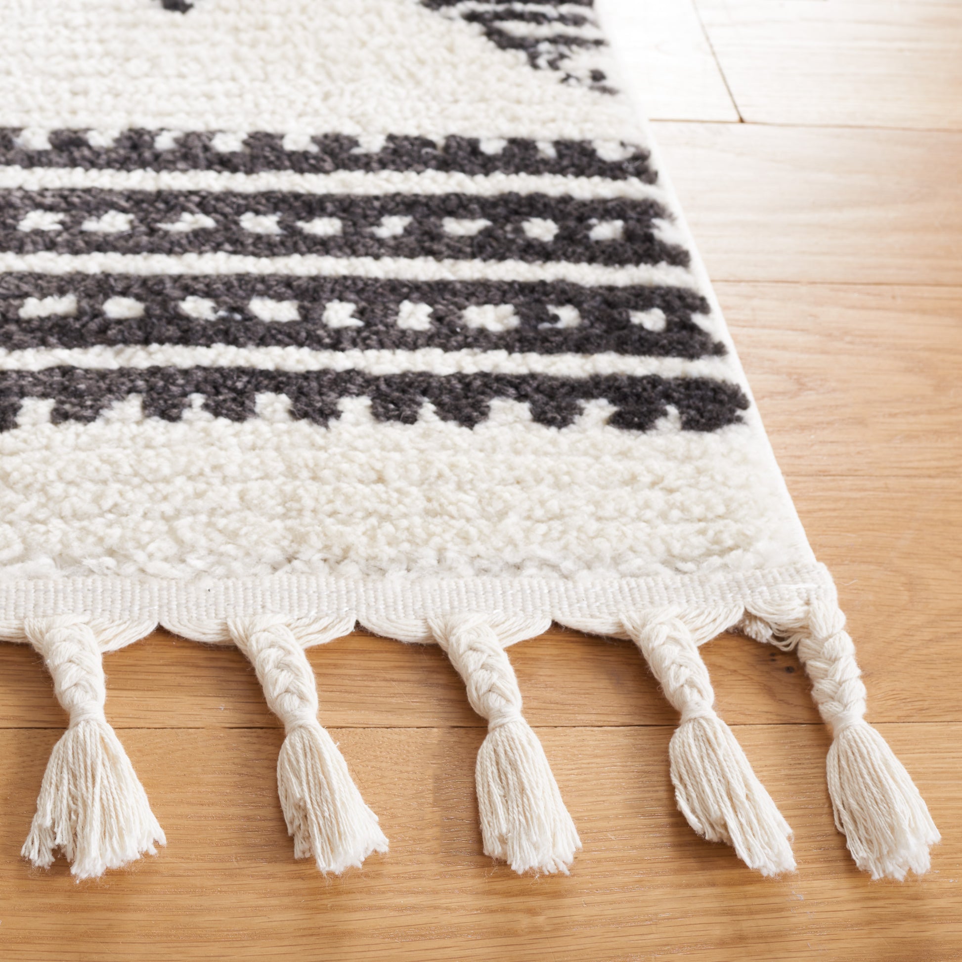 Safavieh Moroccan Tassel Mrt103A Ivory/Black Area Rug