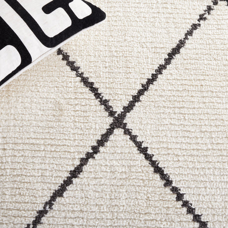 Safavieh Moroccan Tassel Mrt103A Ivory/Black Rug.