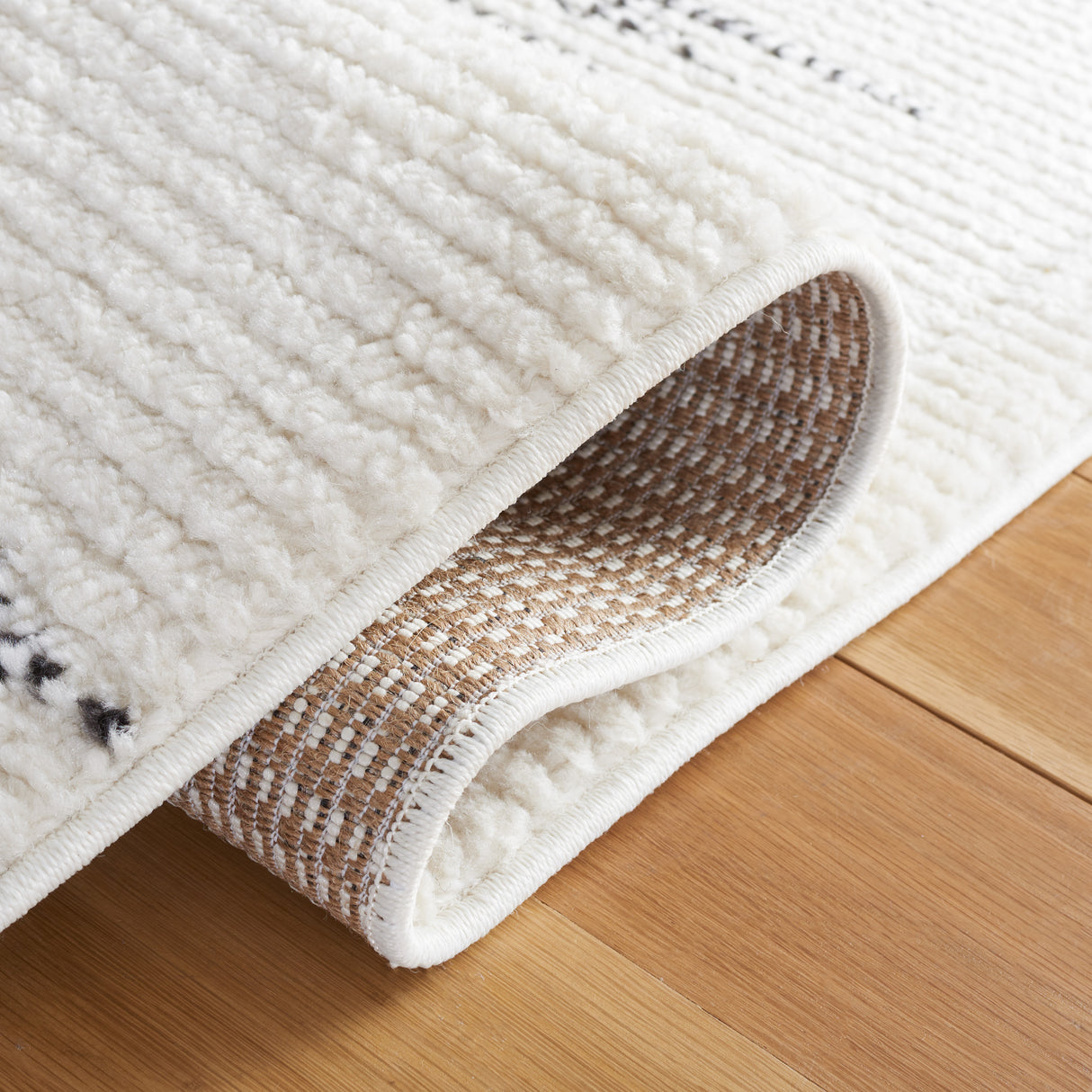 Safavieh Moroccan Tassel Mrt107A Ivory/Black Rug.