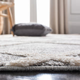 Safavieh Martha Stewart Msr0720A White/Light Grey Rugs.
