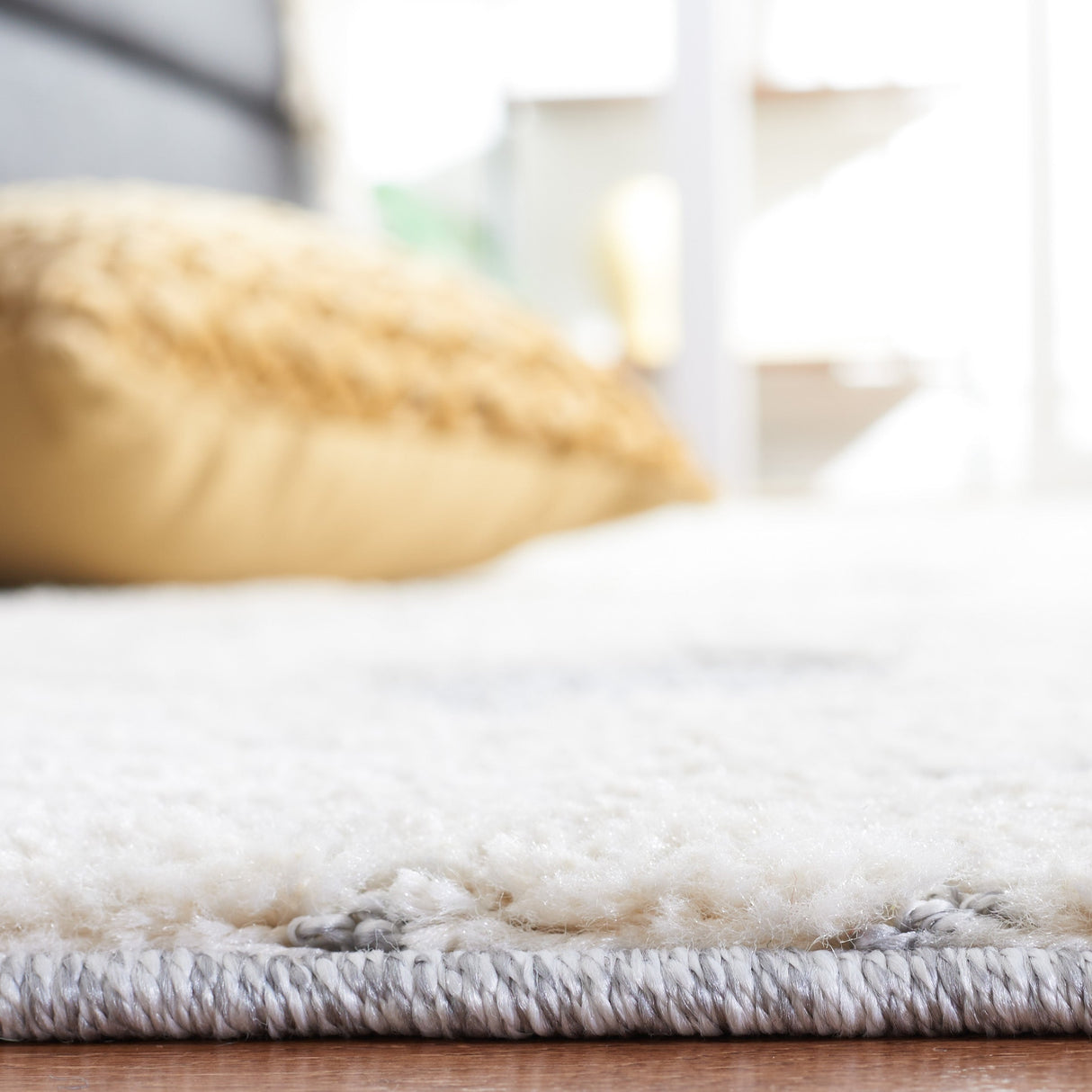 Safavieh Martha Stewart Msr0728A White/Light Grey Rugs.