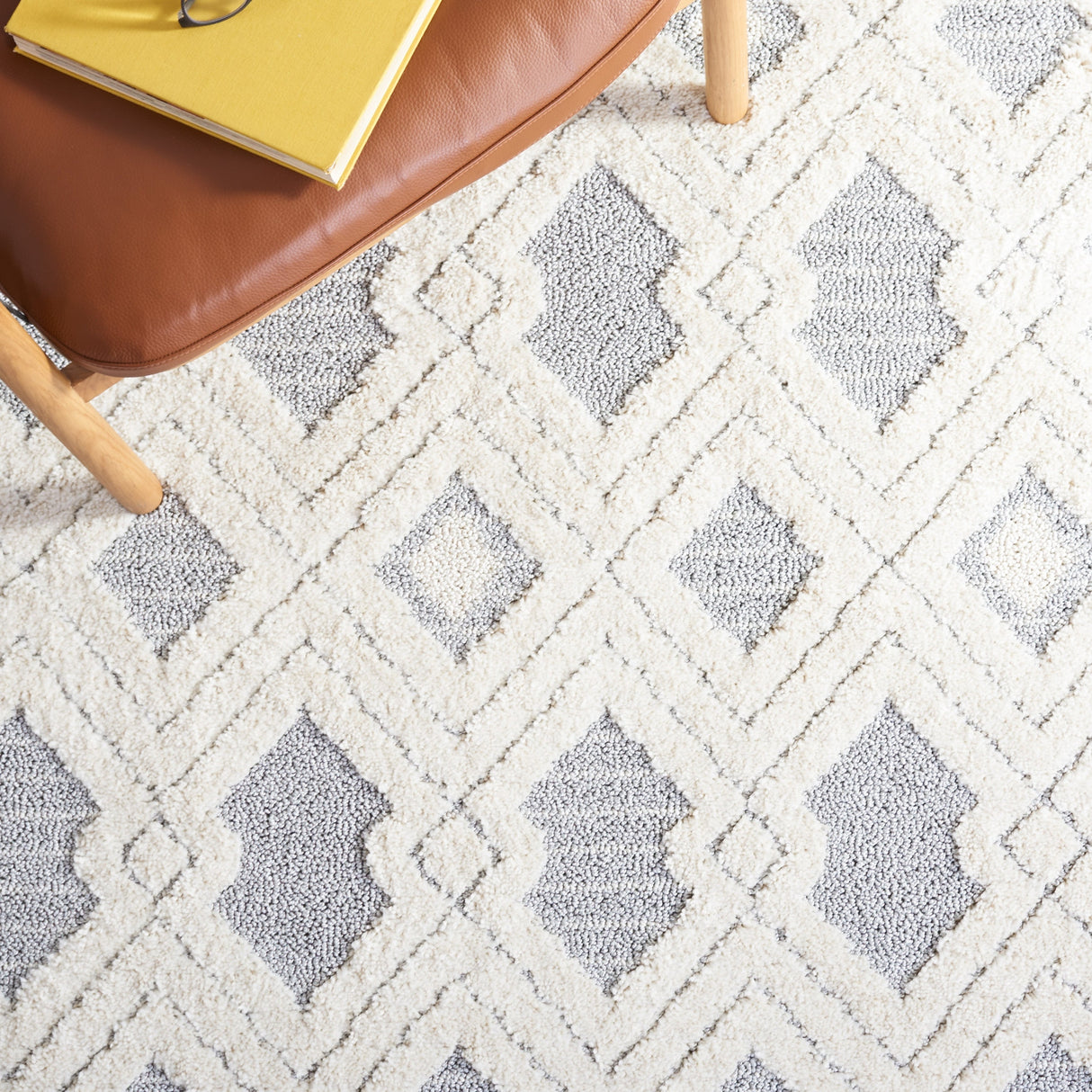 Safavieh Martha Stewart Msr0728A White/Light Grey Rugs.