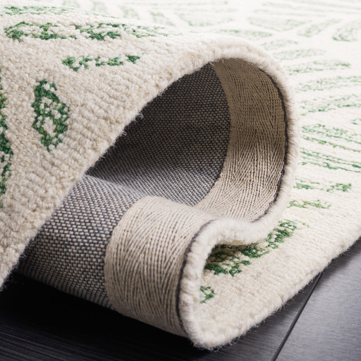 Safavieh Martha Stewart Msr3529Y Ivory/Green Rug.
