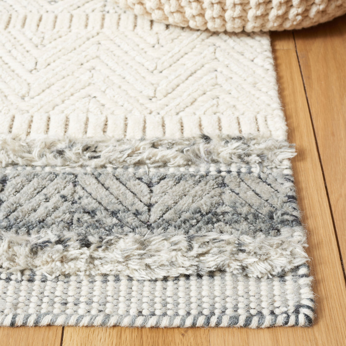 Safavieh Martha Stewart Msr9601A Ivory/Grey Rug.