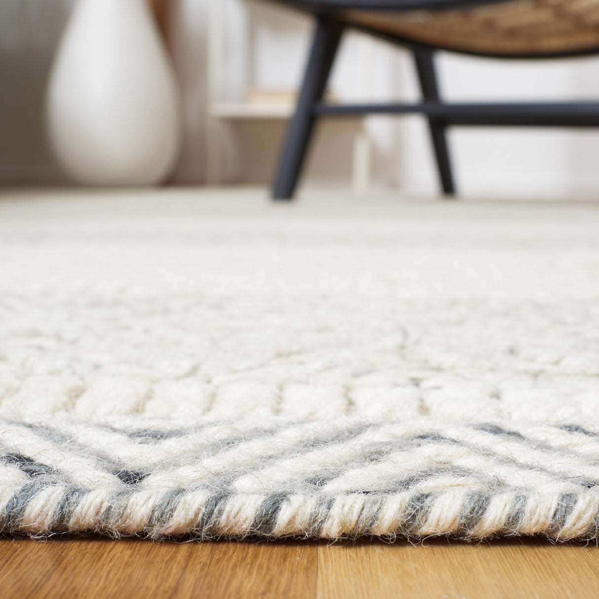 Safavieh Martha Stewart Msr9606A Ivory/Grey Rug.