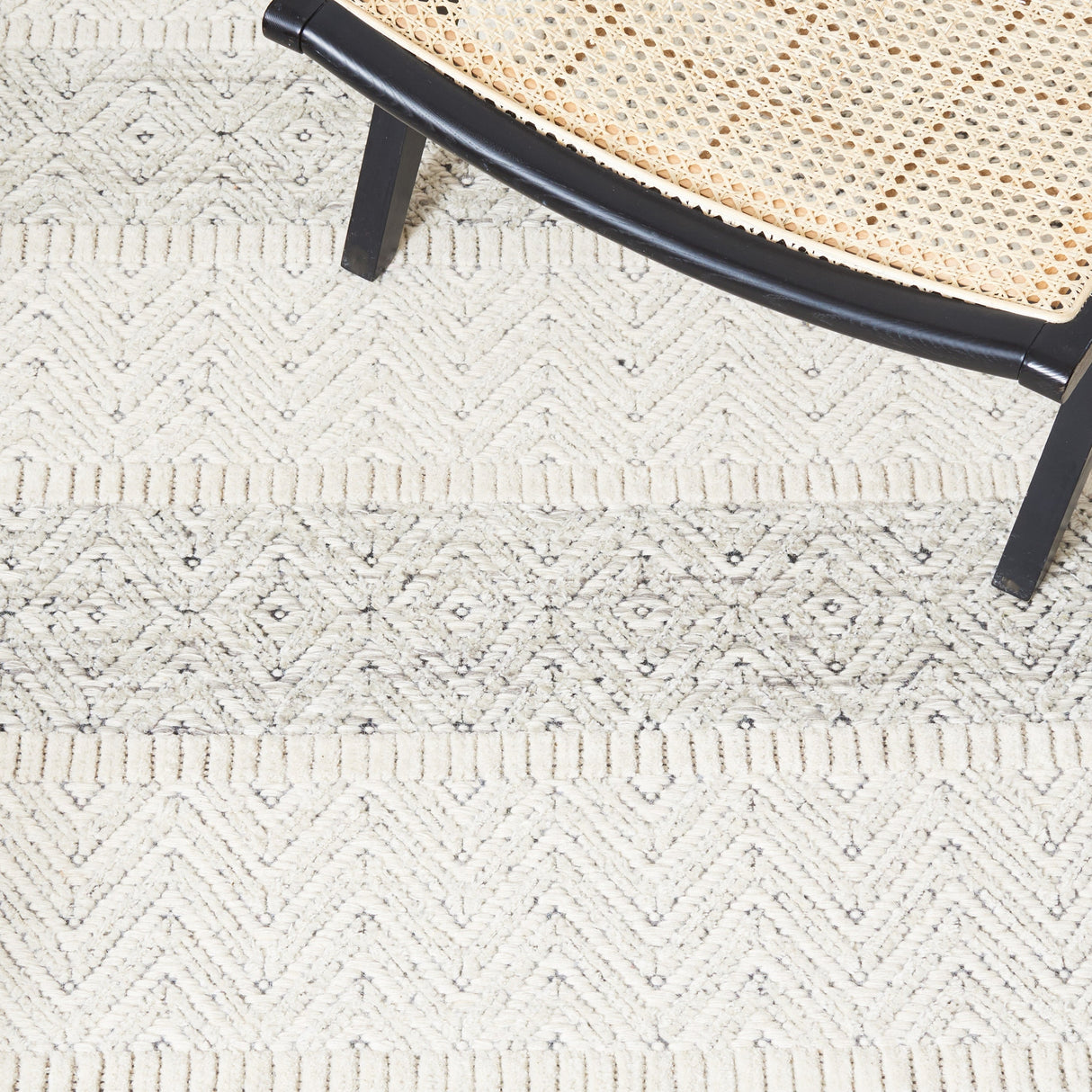 Safavieh Martha Stewart Msr9606A Ivory/Grey Rug.