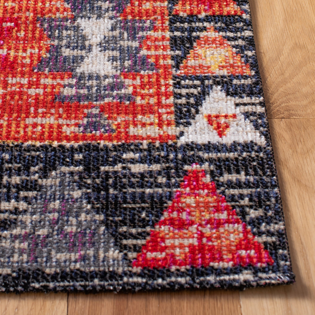 Safavieh Montage Mtg201Q Red/Black Rugs.