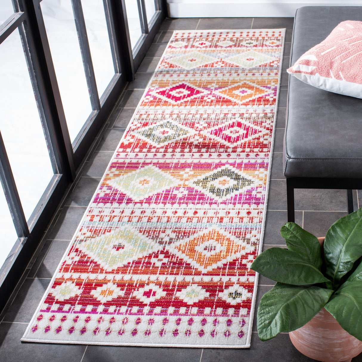 Safavieh Montage Mtg271Q Red/Fuchsia Rug.